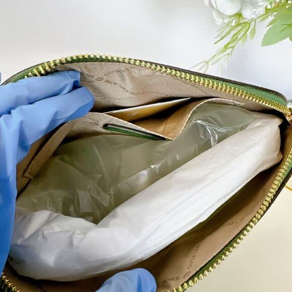 Michael Kors 35S3GTVC6V Jet Set Medium Dome Crossbody Leather Handbag IN GREEN - Picture 5 of 6